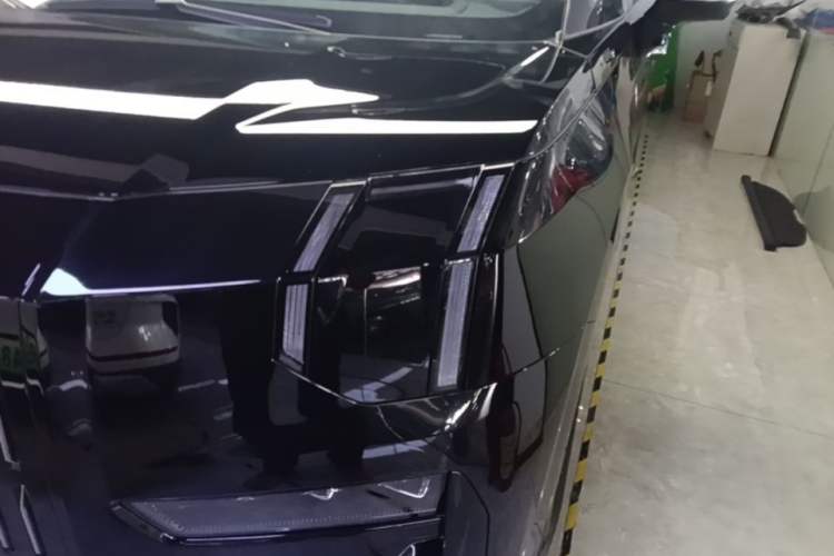 Used Zeekr 009 2024 7-Seater Walk-Through Version Four-Wheel Drive 108 kWh Left Front Headlight