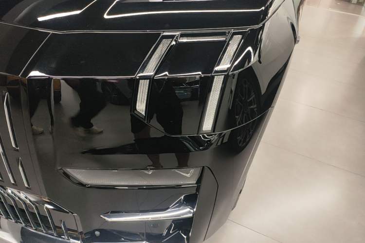Used Zeekr 009 2024 Six-Seat Executive Version 4WD 108 kWh Left Front Headlight