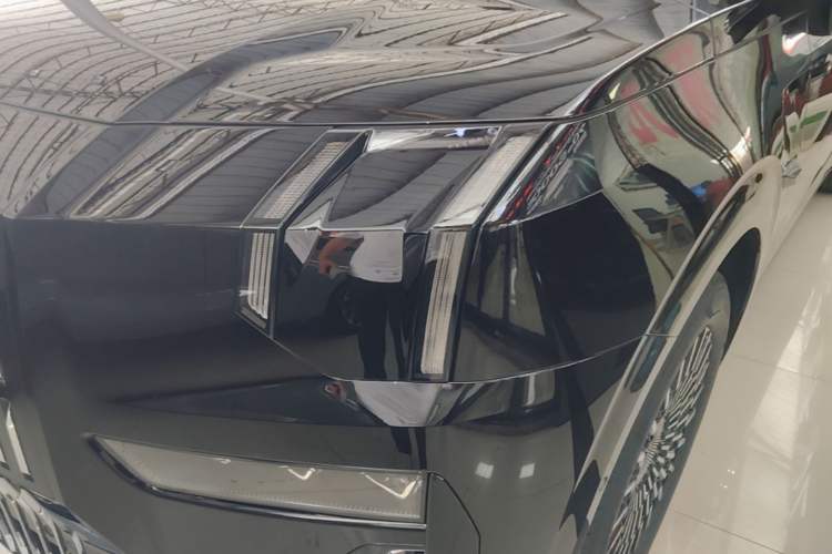 Used Zeekr 009 2024 7-Seater Walk-Through Version Four-Wheel Drive 108 kWh Left Front Headlight