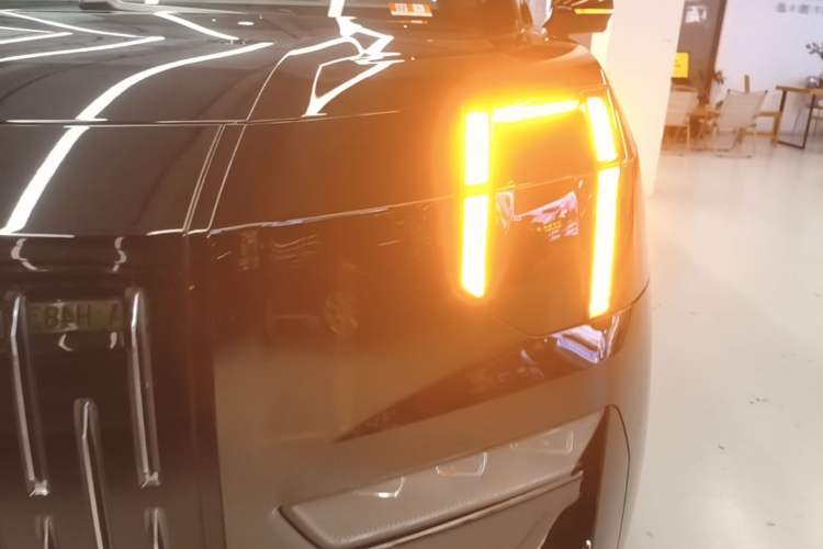 Used Zeekr 009 2024 7-Seater Walk-Through Version Four-Wheel Drive 108 kWh Left Front Headlight
