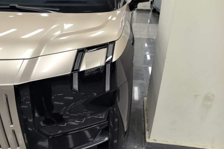 Used Zeekr 009 2024 7-Seater Walk-Through Version Four-Wheel Drive 108 kWh Left Front Headlight