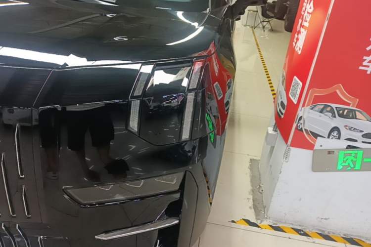 Used Zeekr 009 2024 7-Seater Walk-Through Version Four-Wheel Drive 108 kWh Left Front Headlight