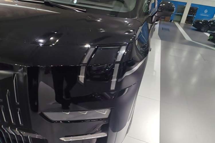 Used Zeekr 009 2024 7-Seater Walk-Through Version Four-Wheel Drive 108 kWh Left Front Headlight