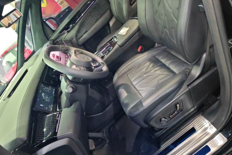 Used Zeekr 009 2024 Six-Seat Executive Version 4WD 108 kWh Left Front Seat