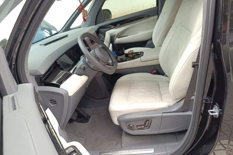 Used Zeekr 009 2024 7-Seater Aisle Version 108 kWh Left Front Seat
