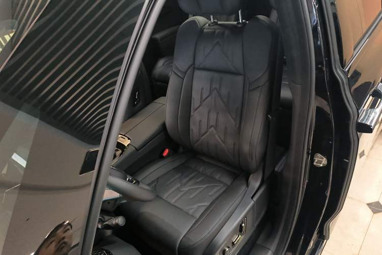 Used Zeekr 009 2024 7-Seater Aisle Version 108 kWh Left Front Seat