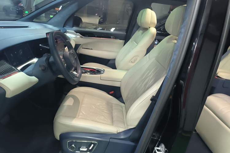 Used Zeekr 009 2024 Six-Seat Executive Version 4WD 108 kWh Left Front Seat
