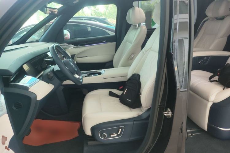 Used Zeekr 009 2024 7-Seater Walk-Through Version Four-Wheel Drive 108 kWh Left Front Seat