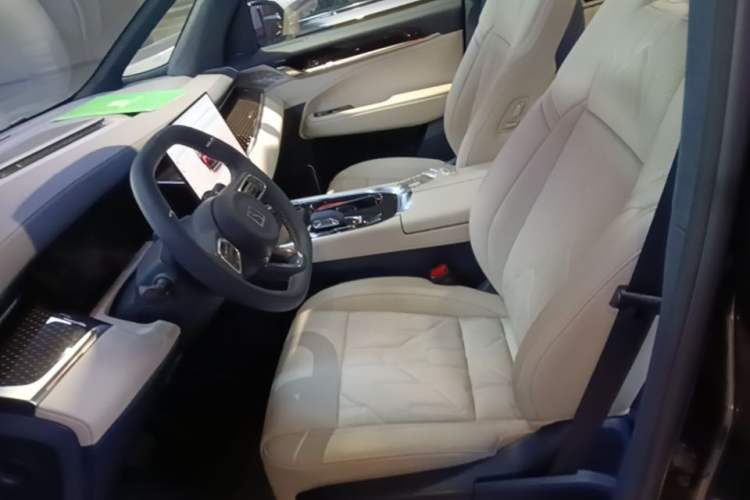 Used Zeekr 009 2024 7-Seater Walk-Through Version Four-Wheel Drive 108 kWh Left Front Seat