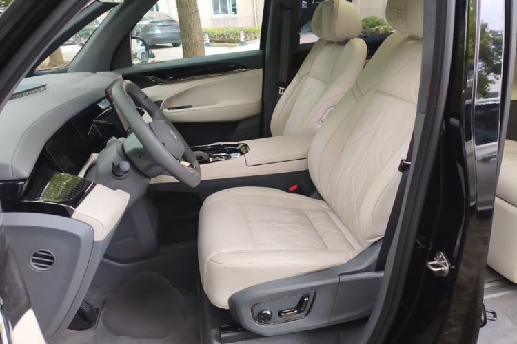 Used Zeekr 009 2024 Six-Seat Executive Version 4WD 108 kWh Left Front Seat