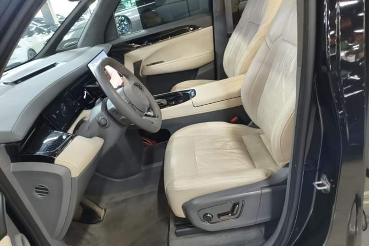 Used Zeekr 009 2024 7-Seater Aisle Version 108 kWh Left Front Seat
