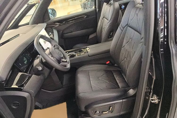 Used Zeekr 009 2024 7-Seater Aisle Version 108 kWh Left Front Seat