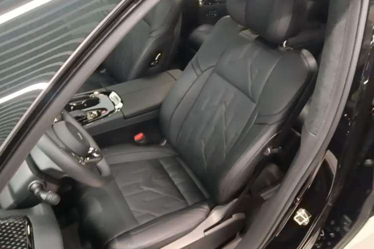 Used Zeekr 009 2024 Six-Seat Executive Version 4WD 108 kWh Left Front Seat