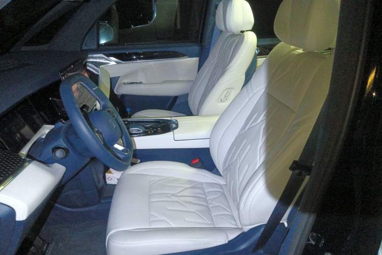 Used Zeekr 009 2024 Six-Seat Executive Version 4WD 108 kWh Left Front Seat