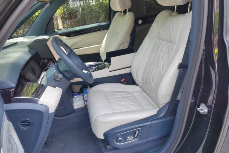 Used Zeekr 009 2024 7-Seater Walk-Through Version Four-Wheel Drive 108 kWh Left Front Seat