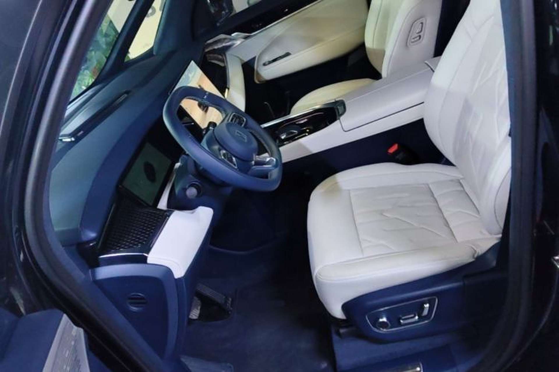 Used Zeekr 009 2024 7-Seater Aisle Version 108 kWh Left Front Seat