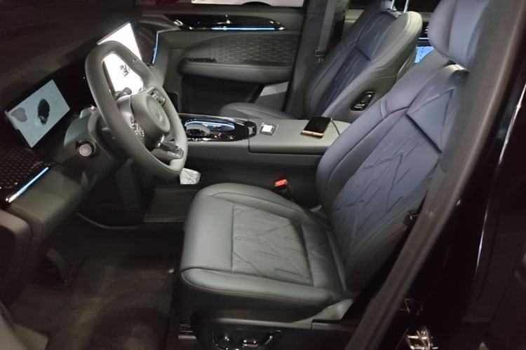 Used Zeekr 009 2024 7-Seater Aisle Version 108 kWh Left Front Seat