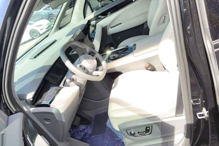 Used Zeekr 009 2024 7-Seater Walk-Through Version Four-Wheel Drive 108 kWh Left Front Seat