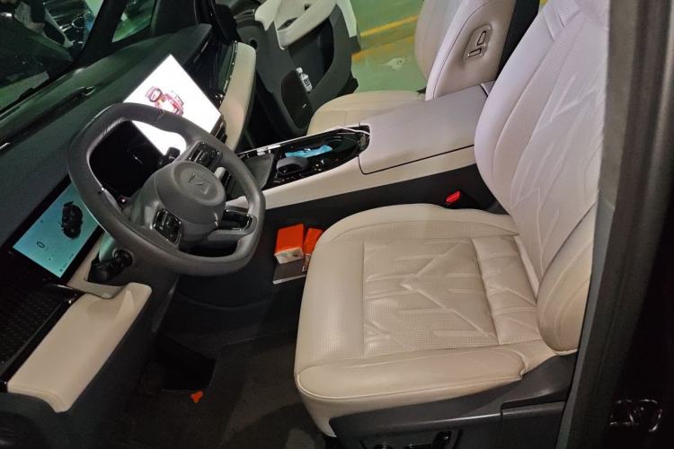 Used Zeekr 009 2024 7-Seater Aisle Version 108 kWh Left Front Seat