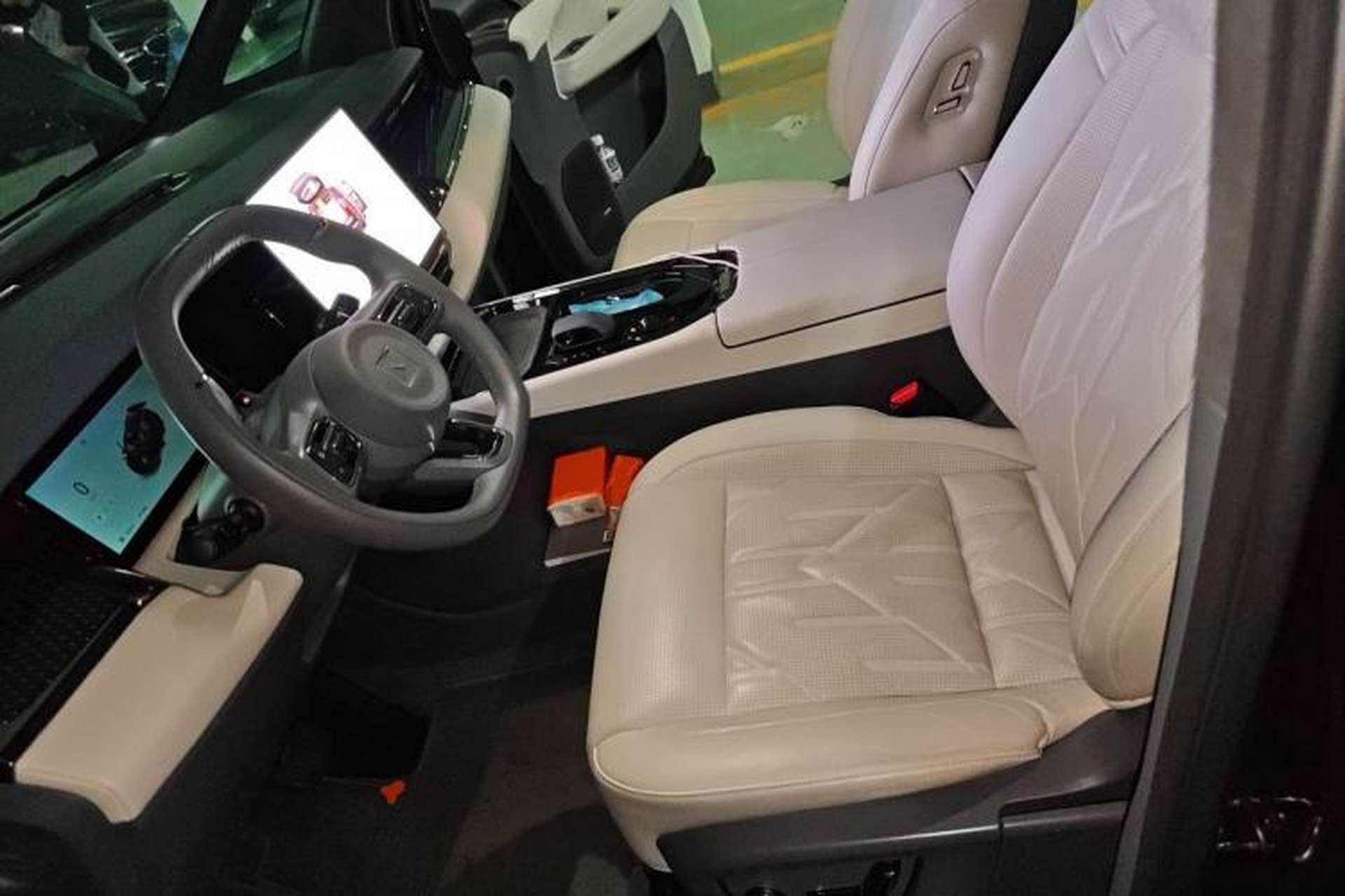 Used Zeekr 009 2024 7-Seater Aisle Version 108 kWh Left Front Seat