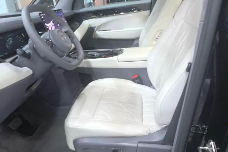 Used Zeekr 009 2024 7-Seater Walk-Through Version Four-Wheel Drive 108 kWh Left Front Seat