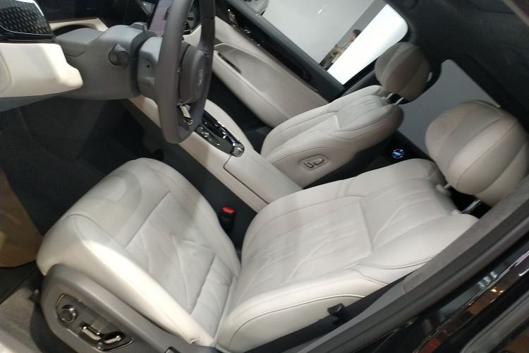 Used Zeekr 009 2024 Six-Seat Executive Version 4WD 108 kWh Left Front Seat