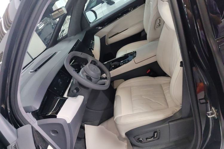 Used Zeekr 009 2024 Six-Seat Executive Version 4WD 140 kWh Left Front Seat