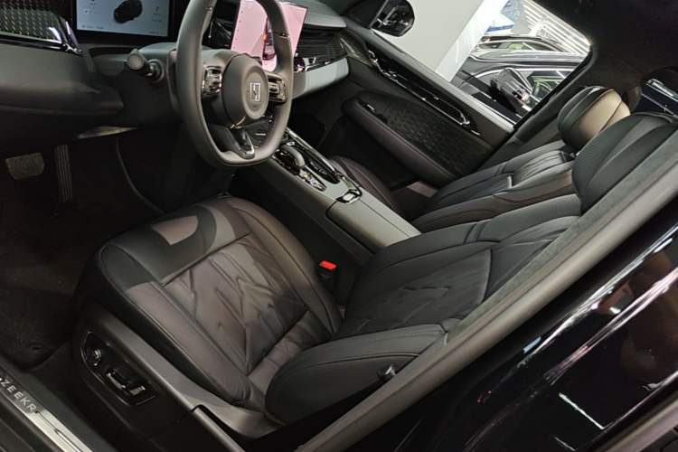 Used Zeekr 009 2024 Six-Seat Executive Version 4WD 108 kWh Left Front Seat