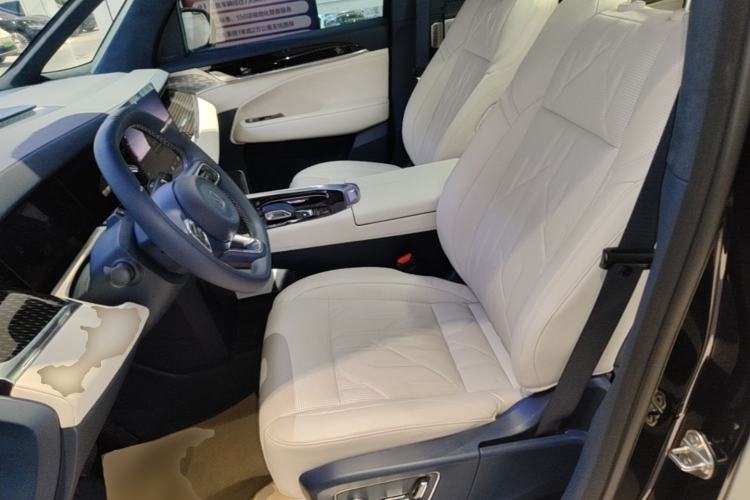 Used Zeekr 009 2024 Six-Seat Executive Version 4WD 108 kWh Left Front Seat