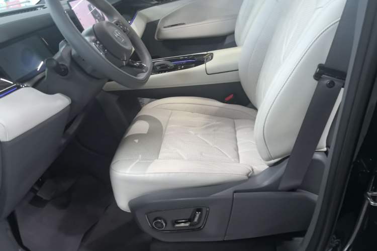 Used Zeekr 009 2024 Six-Seat Executive Version 4WD 140 kWh Left Front Seat