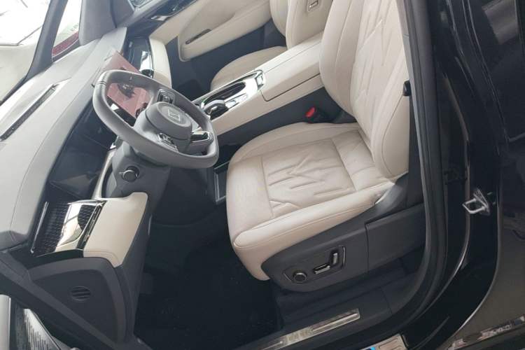 Used Zeekr 009 2024 7-Seater Aisle Version 108 kWh Left Front Seat
