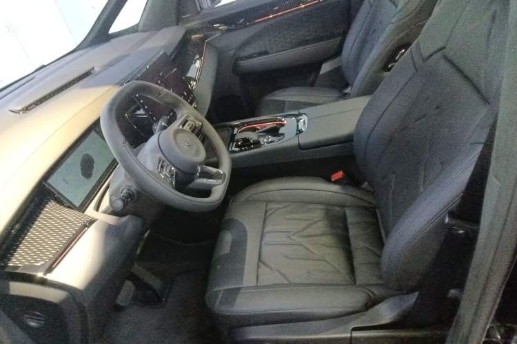 Used Zeekr 009 2024 7-Seater Walk-Through Version Four-Wheel Drive 108 kWh Left Front Seat