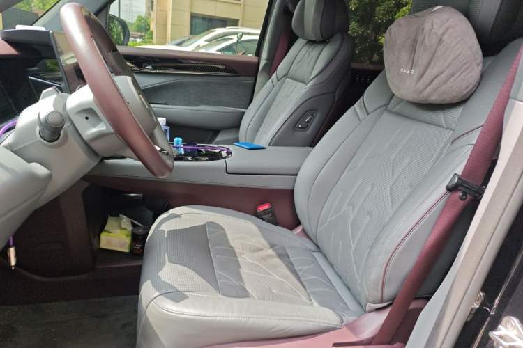 Used Zeekr 009 2024 7-Seater Aisle Version 108 kWh Left Front Seat