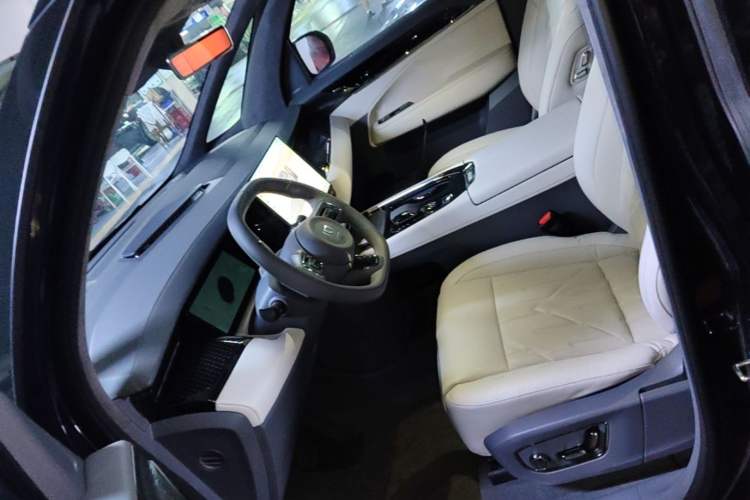 Used Zeekr 009 2024 Six-Seat Executive Version 4WD 108 kWh Left Front Seat