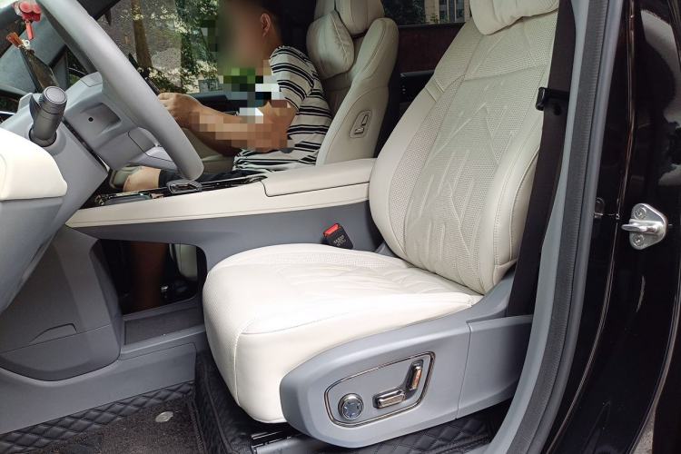 Used Zeekr 009 2024 7-Seater Walk-Through Version Four-Wheel Drive 108 kWh Left Front Seat