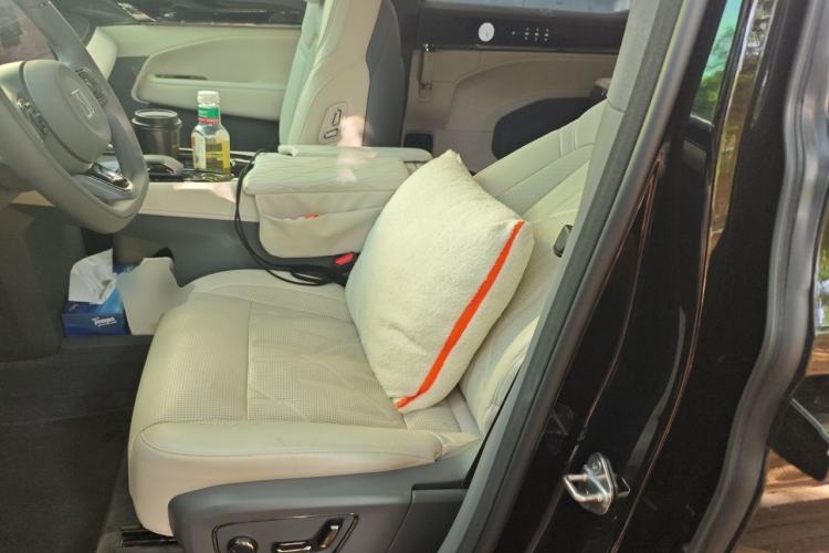 Used Zeekr 009 2024 Six-Seat Executive Version 4WD 108 kWh Left Front Seat