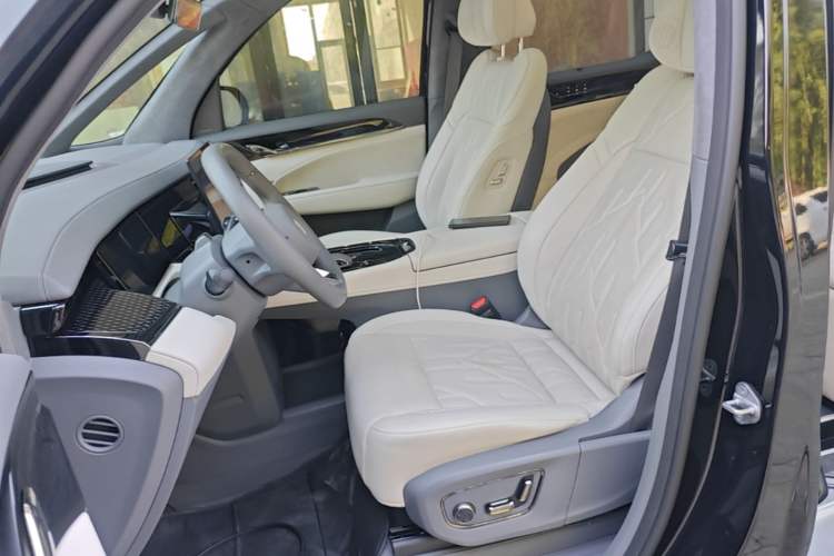 Used Zeekr 009 2024 7-Seater Walk-Through Version Four-Wheel Drive 108 kWh Left Front Seat