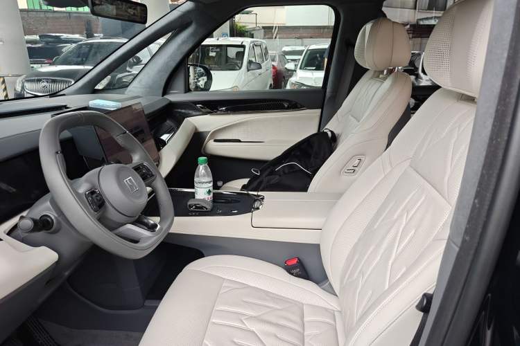 Used Zeekr 009 2024 Six-Seat Executive Version 4WD 108 kWh Left Front Seat