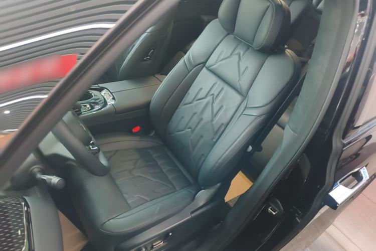 Used Zeekr 009 2024 7-Seater Aisle Version 108 kWh Left Front Seat