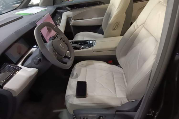 Used Zeekr 009 2024 7-Seater Walk-Through Version Four-Wheel Drive 108 kWh Left Front Seat