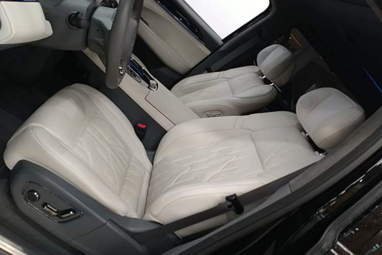 Used Zeekr 009 2024 7-Seater Walk-Through Version Four-Wheel Drive 108 kWh Left Front Seat