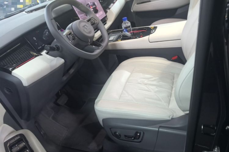 Used Zeekr 009 2024 Six-Seat Executive Version 4WD 108 kWh Left Front Seat