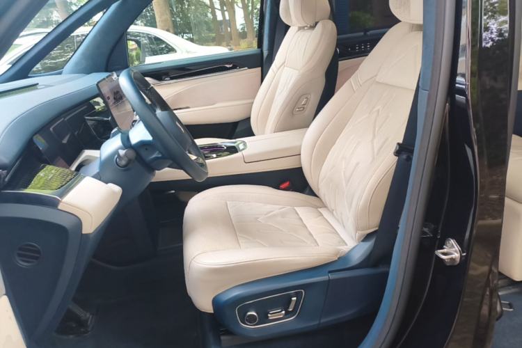 Used Zeekr 009 2024 Six-Seat Executive Version 4WD 108 kWh Left Front Seat