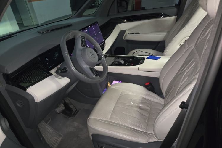 Used Zeekr 009 2024 7-Seater Aisle Version 140 kWh Left Front Seat