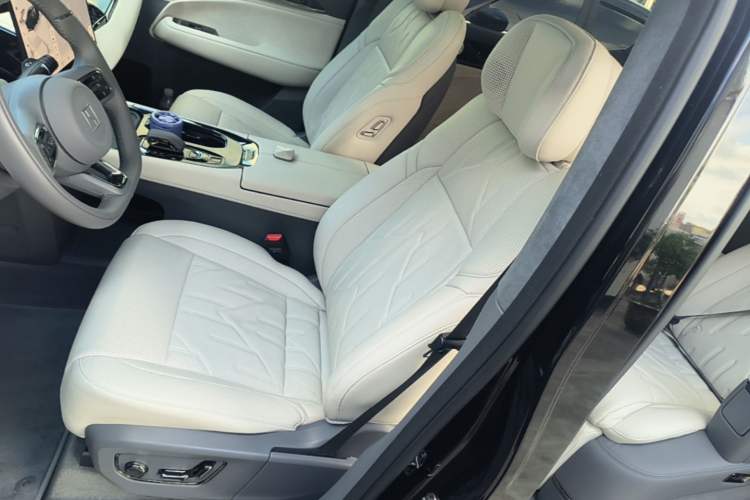 Used Zeekr 009 2024 7-Seater Walk-Through Version Four-Wheel Drive 108 kWh Left Front Seat