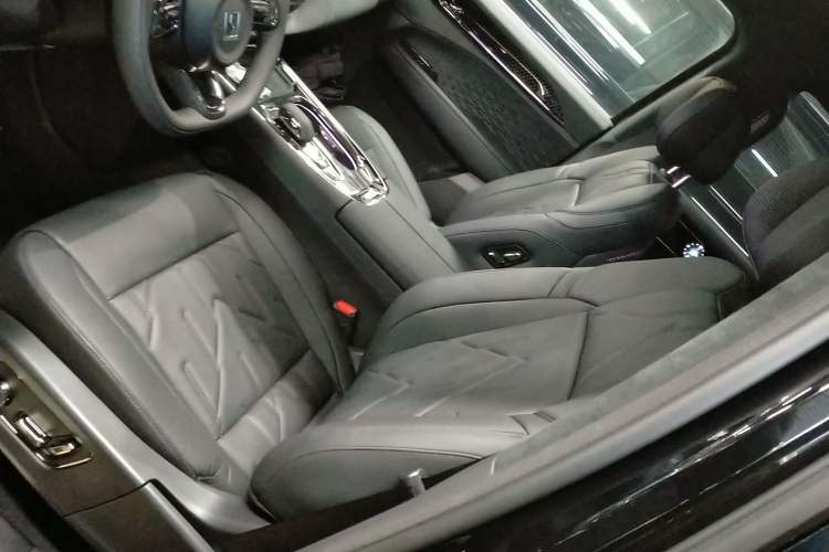 Used Zeekr 009 2024 7-Seater Aisle Version 108 kWh Left Front Seat