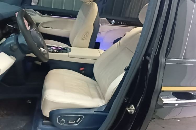 Used Zeekr 009 2024 Six-Seat Executive Version 4WD 108 kWh Left Front Seat