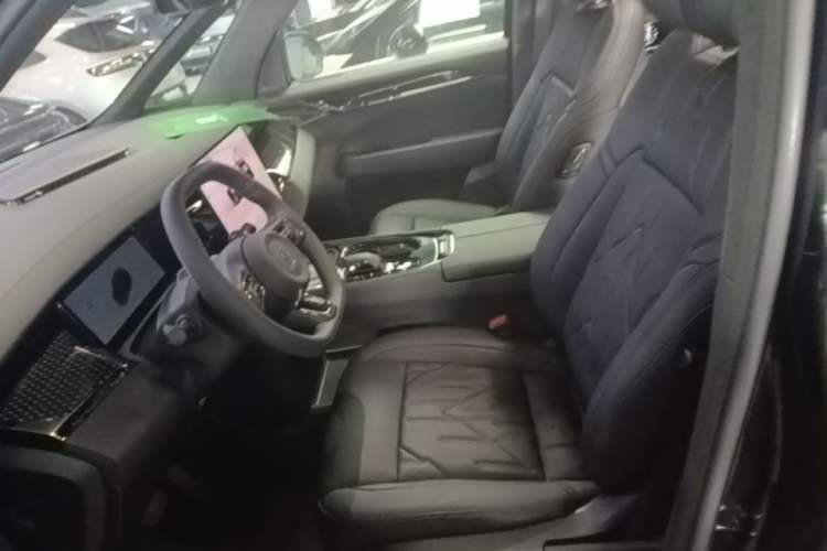 Used Zeekr 009 2024 7-Seater Walk-Through Version Four-Wheel Drive 108 kWh Left Front Seat