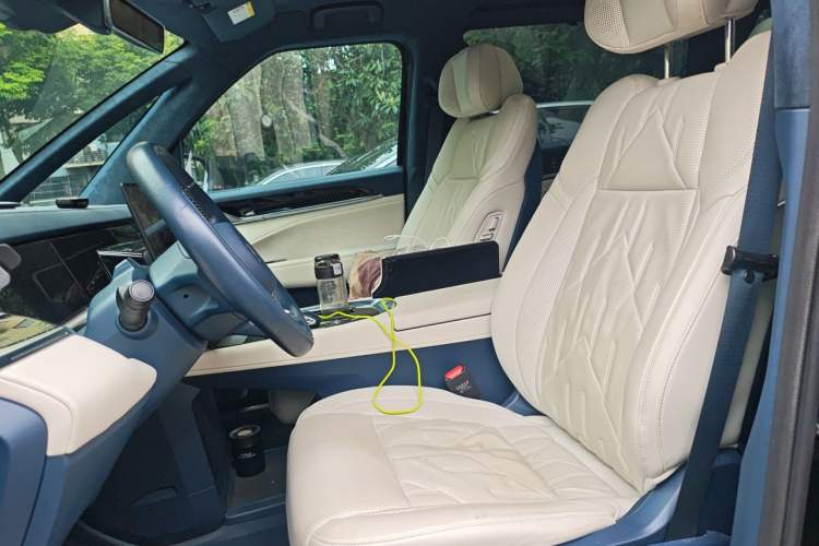 Used Zeekr 009 2024 7-Seater Aisle Version 108 kWh Left Front Seat