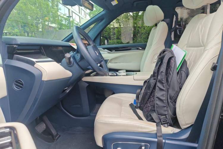 Used Zeekr 009 2024 Six-Seat Executive Version 4WD 108 kWh Left Front Seat